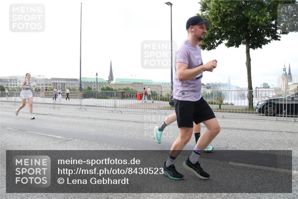 29.06.2025 - hella hamburg halbmarathon Lena Gebhardt http://msf.ph/oto/8430523 29.06.2025 10:07:30 Lombardsbrücke 1173, 1893, 2032, 2136, 2190, 3922, 4262, 4502, 4550, 5100, 5242, 5899, 6196, 6517, 6518, 6707, 6713, 6715, 6833, 6918, 7019, 7503, 7760, 9338, 9967, 10212, 10700, 10703, 11114, 11394, 11641, 11758, 12378, 12550, 15051, 15673, 16241, 16539, 17062, 17895, 18218, 18270, 18316, 18721, 19134 meine-sportfotos.de