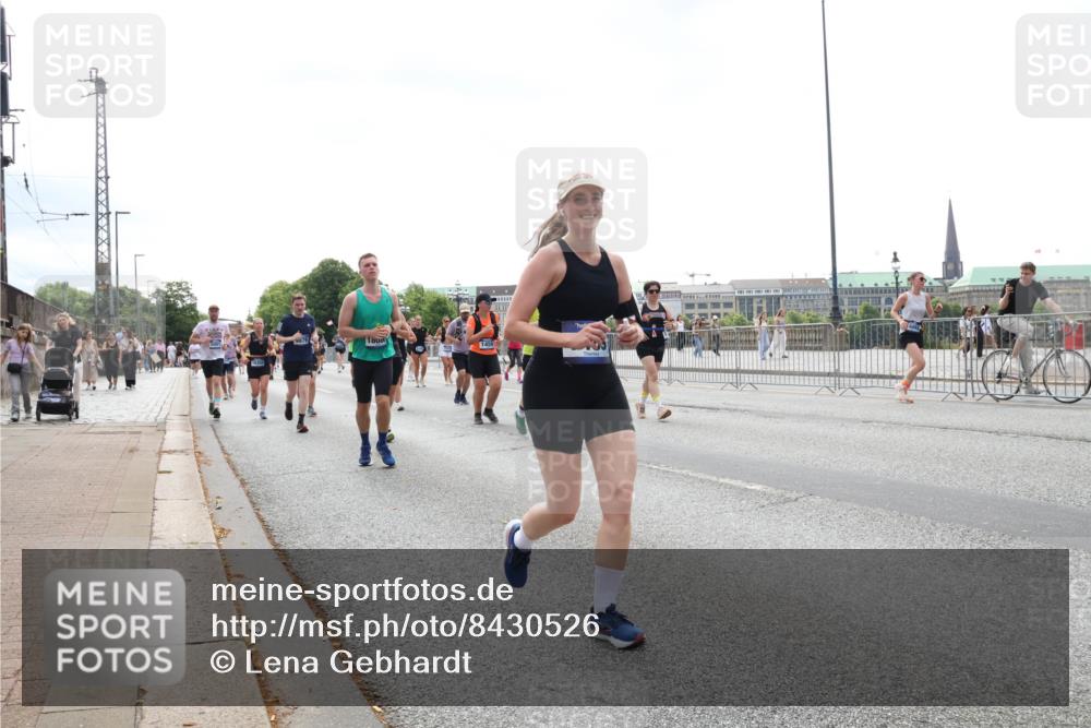 29.06.2025 - hella hamburg halbmarathon Lena Gebhardt http://msf.ph/oto/8430526 29.06.2025 10:44:03 Lombardsbrücke 16308, 1800, 1459, 1023, 1026, 1095, 1306, 1310, 1400, 1459, 1519, 1802, 1804, 2073, 2186, 2343, 2610, 2692, 2733, 3065, 3288, 3596, 3597, 4627, 4636, 4866, 4898, 5001, 5127, 5192, 5201, 5214, 5293, 5730, 5731, 5890, 5902, 5905, 6036, 6334, 6895, 6971, 6973, 7197, 7205, 7206, 7326, 7489, 7504, 7610, 7818, 7842, 8000, 8058, 8272, 8504, 8591, 8763, 8870, 8957, 9073, 9510, 9704, 9831, 9879, 10097, 10223, 11955, 12322, 12803, 12995, 14654 meine-sportfotos.de