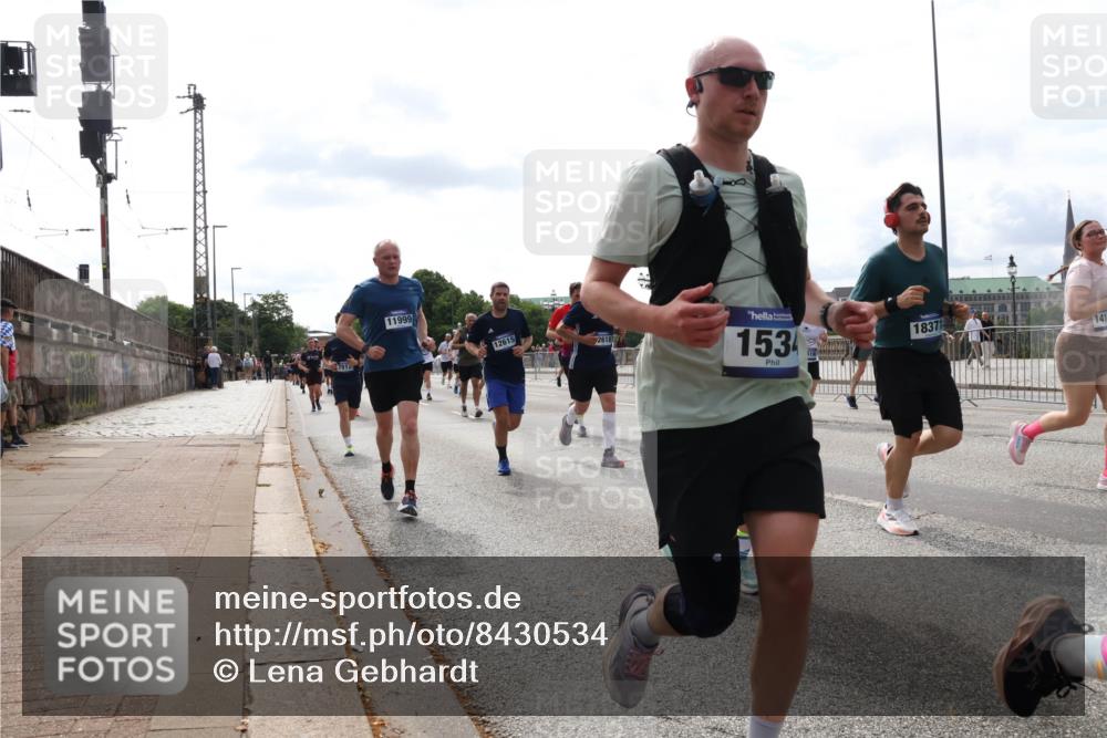 29.06.2025 - hella hamburg halbmarathon Lena Gebhardt http://msf.ph/oto/8430534 29.06.2025 10:19:52 Lombardsbrücke 11999, 12615, 26185, 1534, 18371, 141, 1110, 1115, 1145, 1154, 1332, 1534, 1708, 2017, 2064, 2357, 2405, 2441, 2795, 2895, 2918, 2993, 2995, 3278, 3446, 3678, 4108, 4110, 4170, 4539, 4562, 4570, 4737, 4739, 4979, 5035, 5123, 5251, 5397, 5449, 5849, 5878, 6444, 6796, 6797, 6872, 6874, 6939, 7137, 7248, 7249, 7519, 7808, 7836, 7917, 8146, 8387, 8427, 8537, 8738, 9196, 9856, 10349, 10540, 10550, 10594, 10622, 10701, 11028, 11036 meine-sportfotos.de