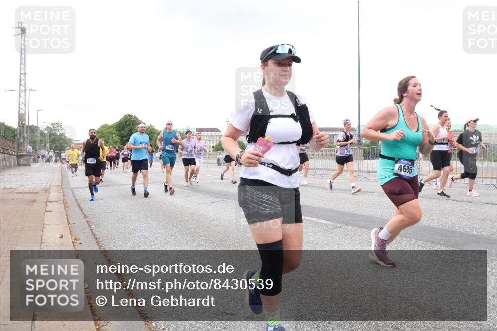 29.06.2025 - hella hamburg halbmarathon Lena Gebhardt http://msf.ph/oto/8430539 29.06.2025 10:54:13 Lombardsbrücke 13850, 3188, 4685, 1017, 1263, 1687, 1744, 1753, 1762, 1779, 1789, 1822, 1949, 2079, 2372, 2532, 2600, 2761, 2854, 3055, 3079, 3187, 3188, 3249, 3364, 3465, 3467, 3557, 3761, 3795, 3857, 4323, 4685, 4720, 4801, 4838, 4971, 5157, 5216, 5309, 5430, 5514, 5804, 5817, 5898, 5933, 5964, 6023, 6039, 6192, 6273, 6279, 6468, 6583, 6987, 6988, 7498, 7614, 7670, 7874, 7946, 8801, 8803, 8867, 8924, 9130, 9138, 9203, 9503, 9572, 10207, 11354, 11390, 11785 meine-sportfotos.de