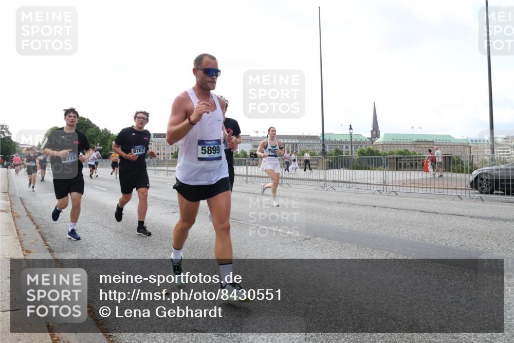 29.06.2025 - hella hamburg halbmarathon Lena Gebhardt http://msf.ph/oto/8430551 29.06.2025 10:07:30 Lombardsbrücke 6707, 5899, 6715, 1173, 1893, 2032, 2136, 2190, 3922, 4262, 4502, 4550, 5100, 5242, 5899, 6196, 6517, 6518, 6707, 6713, 6715, 6833, 6918, 7019, 7503, 7760, 9338, 9967, 10212, 10700, 10703, 11114, 11394, 11641, 11758, 12378, 12550, 15051, 15673, 16241, 16539, 17062, 17895, 18218, 18270, 18316, 18721, 19134 meine-sportfotos.de