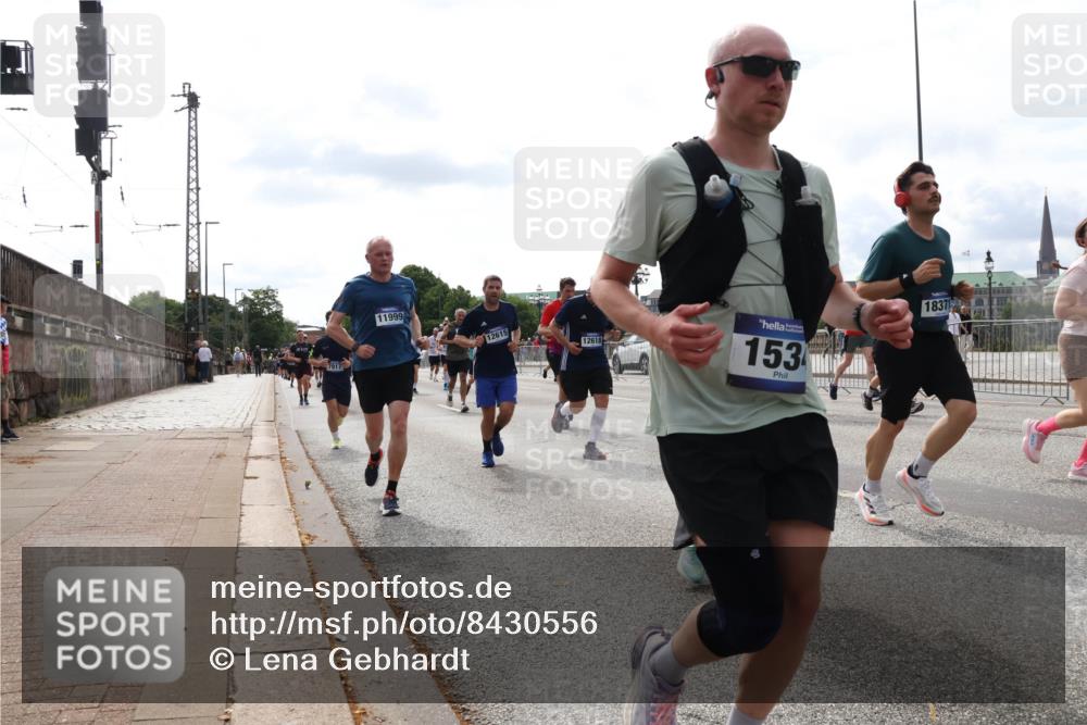 29.06.2025 - hella hamburg halbmarathon Lena Gebhardt http://msf.ph/oto/8430556 29.06.2025 10:19:52 Lombardsbrücke 7917, 11999, 12615, 12618, 153, 1837, 1110, 1115, 1145, 1154, 1332, 1534, 1708, 2017, 2064, 2357, 2405, 2441, 2795, 2895, 2918, 2993, 2995, 3278, 3446, 3678, 4108, 4110, 4170, 4539, 4562, 4570, 4737, 4739, 4979, 5035, 5123, 5251, 5397, 5449, 5849, 5878, 6444, 6796, 6797, 6872, 6874, 6939, 7137, 7248, 7249, 7519, 7808, 7836, 7917, 8146, 8387, 8427, 8537, 8738, 9196, 9856, 10349, 10540, 10550, 10594, 10622, 10701, 11028, 11036 meine-sportfotos.de