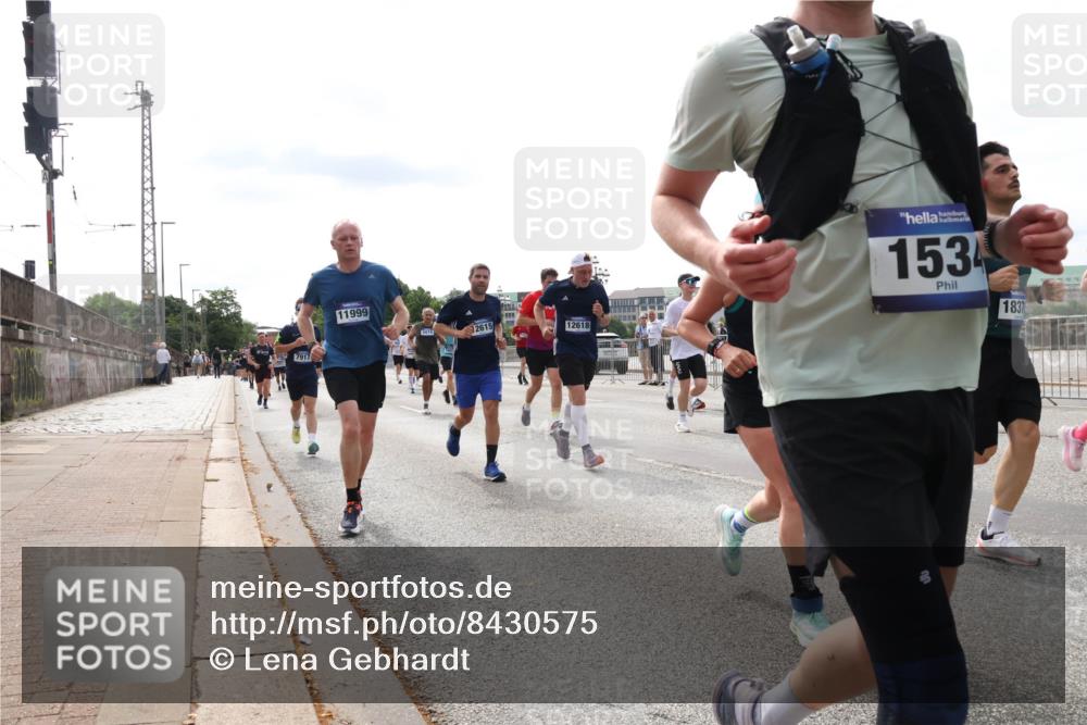 29.06.2025 - hella hamburg halbmarathon Lena Gebhardt http://msf.ph/oto/8430575 29.06.2025 10:19:52 Lombardsbrücke 7917, 11999, 12615, 12618, 1534, 1837, 1110, 1115, 1145, 1154, 1332, 1534, 1708, 2017, 2064, 2357, 2405, 2441, 2795, 2895, 2918, 2993, 2995, 3278, 3446, 3678, 4108, 4110, 4170, 4539, 4562, 4570, 4737, 4739, 4979, 5035, 5123, 5251, 5397, 5449, 5849, 5878, 6444, 6796, 6797, 6872, 6874, 6939, 7137, 7248, 7249, 7519, 7808, 7836, 7917, 8146, 8387, 8427, 8537, 8738, 9196, 9856, 10349, 10540, 10550, 10594, 10622, 10701, 11028, 11036 meine-sportfotos.de