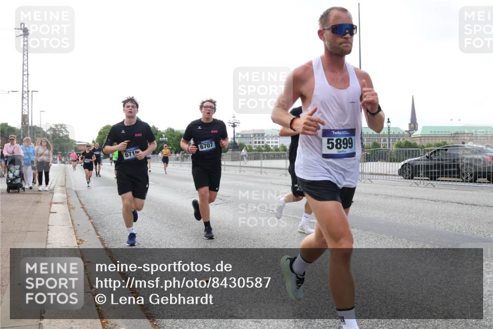 29.06.2025 - hella hamburg halbmarathon Lena Gebhardt http://msf.ph/oto/8430587 29.06.2025 10:07:31 Lombardsbrücke 671, 6707, 5899, 1173, 1893, 2032, 2136, 2190, 3922, 4262, 4502, 4550, 5100, 5242, 5899, 6196, 6517, 6518, 6707, 6713, 6715, 6833, 6918, 7019, 7503, 7760, 9338, 9967, 10212, 10700, 10703, 11114, 11394, 11641, 11758, 12378, 12550, 15051, 15673, 16241, 16539, 17062, 17895, 18218, 18270, 18316, 18721, 19134 meine-sportfotos.de