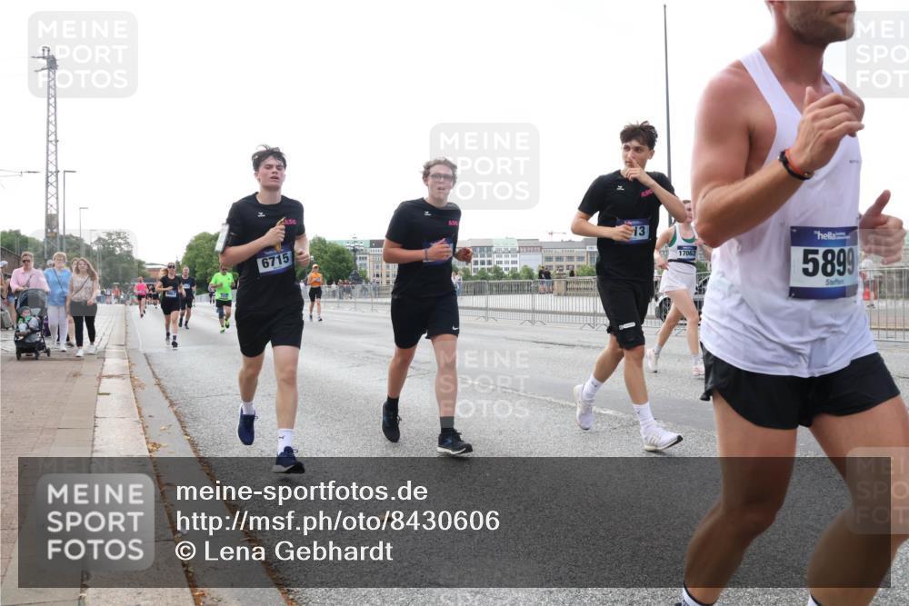 29.06.2025 - hella hamburg halbmarathon Lena Gebhardt http://msf.ph/oto/8430606 29.06.2025 10:07:31 Lombardsbrücke 6715, 13, 17062, 5899, 1173, 1893, 2032, 2136, 2190, 3922, 4262, 4502, 4550, 5100, 5242, 5899, 6196, 6517, 6518, 6707, 6713, 6715, 6833, 6918, 7019, 7503, 7760, 9338, 9967, 10212, 10700, 10703, 11114, 11394, 11641, 11758, 12378, 12550, 15051, 15673, 16241, 16539, 17062, 17895, 18218, 18270, 18316, 18721, 19134 meine-sportfotos.de