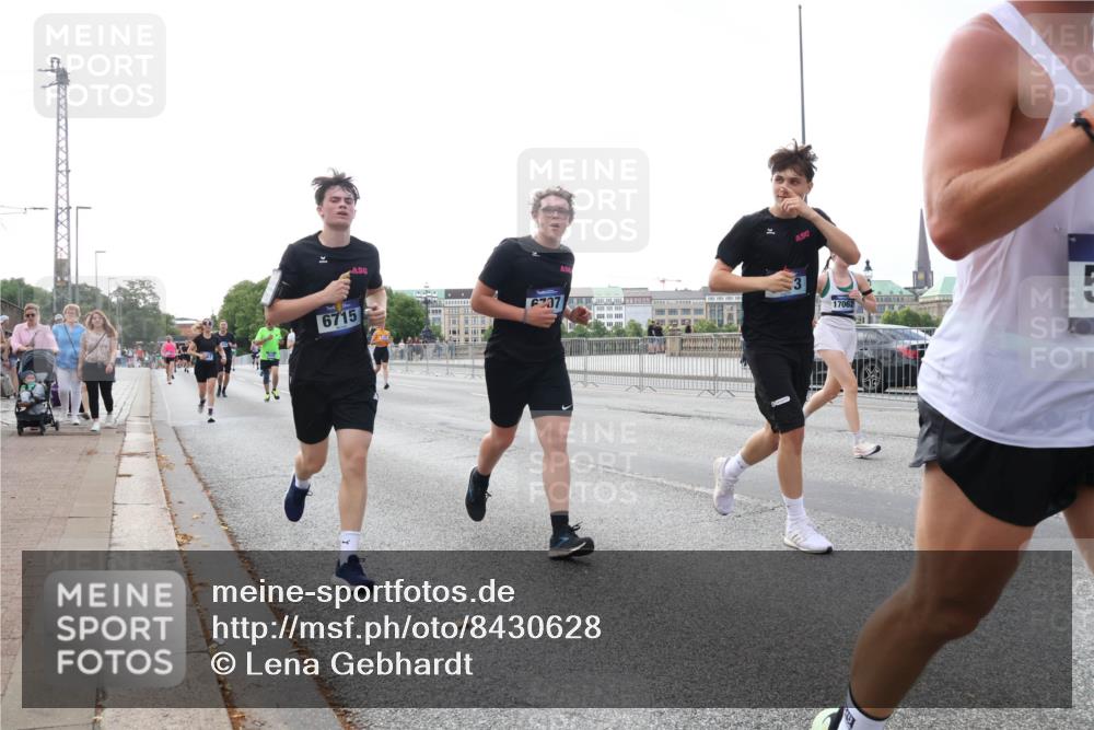 29.06.2025 - hella hamburg halbmarathon Lena Gebhardt http://msf.ph/oto/8430628 29.06.2025 10:07:31 Lombardsbrücke 6715, 6207, 17062, 5, 1173, 1893, 2032, 2136, 2190, 3922, 4262, 4502, 4550, 5100, 5242, 5899, 6196, 6517, 6518, 6707, 6713, 6715, 6833, 6918, 7019, 7503, 7760, 9338, 9967, 10212, 10700, 10703, 11114, 11394, 11641, 11758, 12378, 12550, 15051, 15673, 16241, 16539, 17062, 17895, 18218, 18270, 18316, 18721, 19134 meine-sportfotos.de