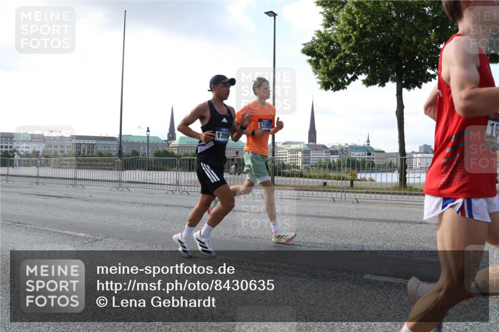 29.06.2025 - hella hamburg halbmarathon Lena Gebhardt http://msf.ph/oto/8430635 29.06.2025 09:44:45 Lombardsbrücke 13956, 12287, 16, 1065, 1827, 2021, 2879, 3075, 3201, 3845, 3968, 4678, 5269, 5344, 5367, 6619, 7349, 8473, 8731, 8975, 9079, 10106, 10156, 10173, 10790, 10848, 11877, 12287, 12337, 12369, 13779, 13838, 13956, 14164, 14828, 15268, 15576, 15583, 15655, 15880, 16118, 16377, 16508, 16736, 17258, 17354, 18567, 18699, 19114 meine-sportfotos.de