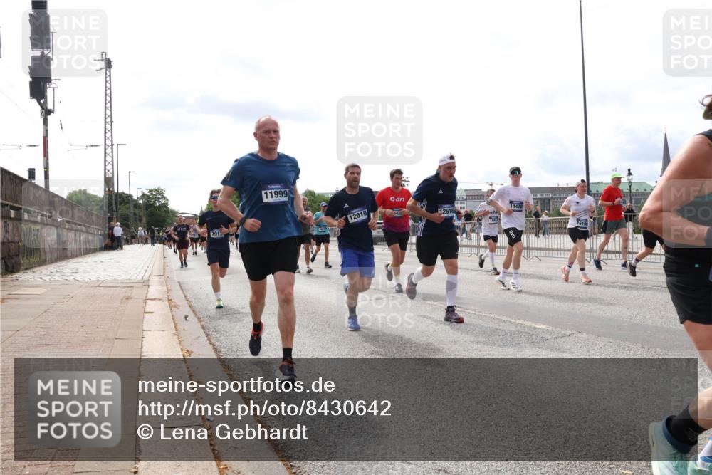 29.06.2025 - hella hamburg halbmarathon Lena Gebhardt http://msf.ph/oto/8430642 29.06.2025 10:19:53 Lombardsbrücke 791, 11999, 12615, 12618, 14428, 16190, 1110, 1115, 1145, 1154, 1332, 1534, 1708, 2017, 2064, 2357, 2405, 2441, 2795, 2918, 2993, 2995, 3278, 3446, 3678, 4108, 4110, 4170, 4539, 4562, 4570, 4737, 4739, 4979, 5035, 5123, 5251, 5397, 5449, 5659, 5849, 5878, 6444, 6796, 6797, 6872, 6874, 6939, 7137, 7248, 7249, 7519, 7808, 7836, 7917, 8146, 8387, 8427, 8537, 8738, 9196, 9856, 10349, 10540, 10550, 10594, 10622, 10701, 11028, 11036 meine-sportfotos.de