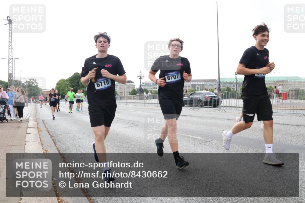 29.06.2025 - hella hamburg halbmarathon Lena Gebhardt http://msf.ph/oto/8430662 29.06.2025 10:07:31 Lombardsbrücke 6715, 6707, 1173, 1893, 2032, 2136, 2190, 3922, 4262, 4502, 4550, 5100, 5242, 5899, 6196, 6517, 6518, 6707, 6713, 6715, 6833, 6918, 7019, 7503, 7760, 9338, 9967, 10212, 10700, 10703, 11114, 11394, 11641, 11758, 12378, 12550, 15051, 15673, 16241, 16539, 17062, 17895, 18218, 18270, 18316, 18721, 19134 meine-sportfotos.de