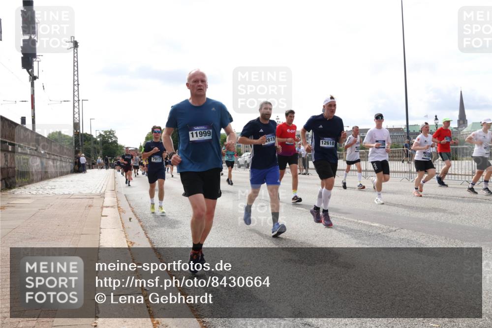 29.06.2025 - hella hamburg halbmarathon Lena Gebhardt http://msf.ph/oto/8430664 29.06.2025 10:19:53 Lombardsbrücke 7917, 11999, 2615, 12618, 1619, 5872, 1110, 1115, 1145, 1154, 1332, 1534, 1708, 2017, 2064, 2357, 2405, 2441, 2795, 2918, 2993, 2995, 3278, 3446, 3678, 4108, 4110, 4170, 4539, 4562, 4570, 4737, 4739, 4979, 5035, 5123, 5251, 5397, 5449, 5659, 5849, 5878, 6444, 6796, 6797, 6872, 6874, 6939, 7137, 7248, 7249, 7519, 7808, 7836, 7917, 8146, 8387, 8427, 8537, 8738, 9196, 9856, 10349, 10540, 10550, 10594, 10622, 10701, 11028, 11036 meine-sportfotos.de