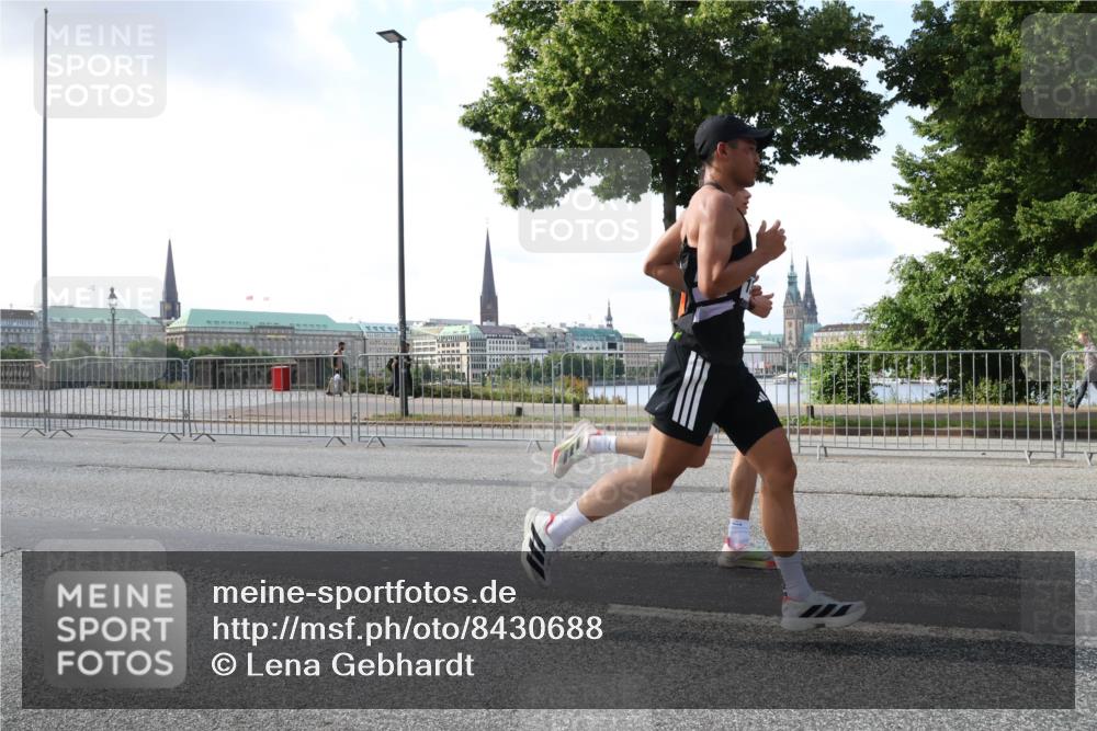 29.06.2025 - hella hamburg halbmarathon Lena Gebhardt http://msf.ph/oto/8430688 29.06.2025 09:44:46 Lombardsbrücke 1065, 1827, 2021, 2879, 3075, 3201, 3845, 3968, 4678, 5269, 5344, 5367, 6619, 7349, 8473, 8731, 8975, 9079, 10106, 10156, 10173, 10790, 10848, 11877, 12287, 12337, 12369, 13779, 13838, 13956, 14164, 14828, 15268, 15576, 15583, 15655, 15880, 16118, 16377, 16508, 16736, 17258, 17354, 18567, 18699, 19114 meine-sportfotos.de