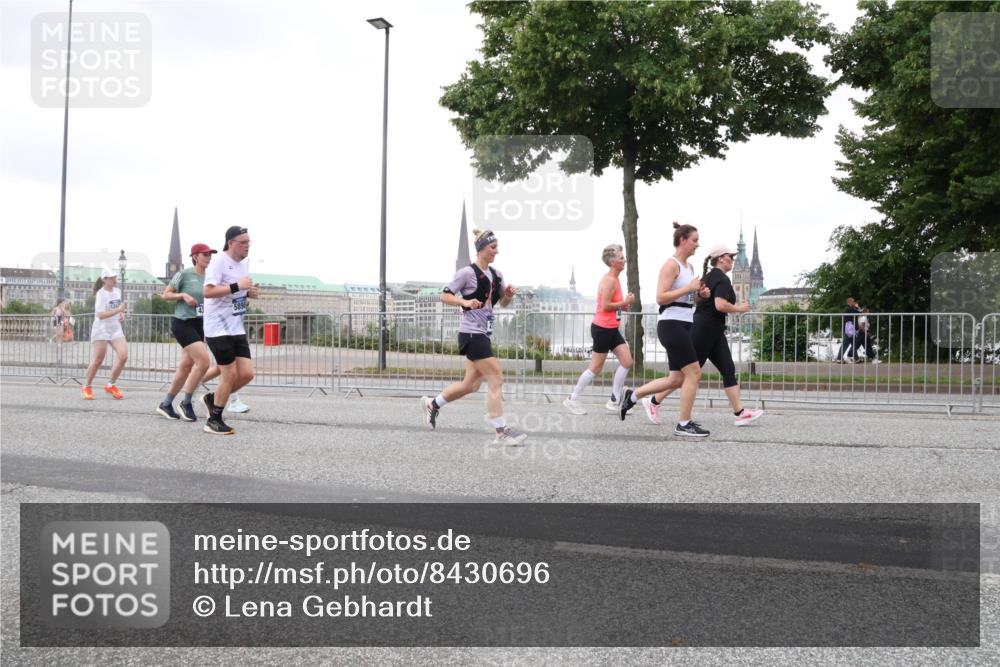 29.06.2025 - hella hamburg halbmarathon Lena Gebhardt http://msf.ph/oto/8430696 29.06.2025 10:54:15 Lombardsbrücke 1017, 1263, 1687, 1744, 1753, 1762, 1779, 1789, 1822, 1949, 2079, 2244, 2372, 2532, 2600, 2761, 2854, 3055, 3079, 3187, 3188, 3249, 3364, 3465, 3467, 3557, 3761, 3795, 3857, 4323, 4685, 4720, 4838, 4971, 5157, 5185, 5216, 5309, 5430, 5514, 5804, 5817, 5898, 5933, 5964, 5993, 6023, 6039, 6192, 6279, 6468, 6583, 6987, 6988, 7498, 7614, 7670, 7874, 7946, 7986, 8801, 8803, 8867, 8924, 9130, 9138, 9203, 9503, 9572, 10207, 11354, 11390, 11785, 12930 meine-sportfotos.de