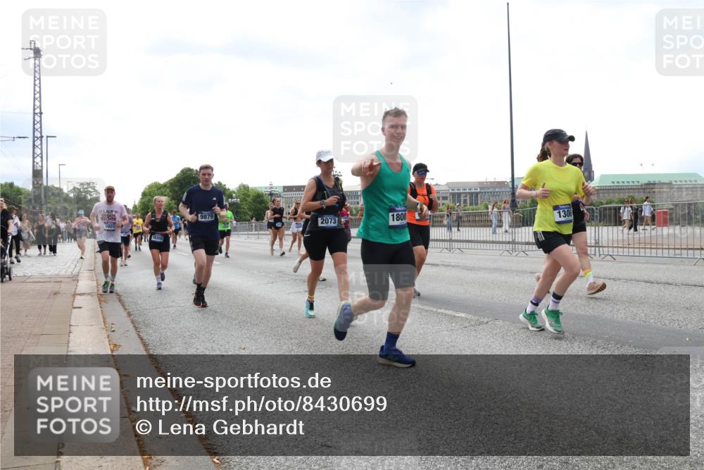 29.06.2025 - hella hamburg halbmarathon Lena Gebhardt http://msf.ph/oto/8430699 29.06.2025 10:44:05 Lombardsbrücke 5001, 16308, 9879, 2073, 1808, 1306, 1023, 1026, 1095, 1306, 1310, 1345, 1400, 1459, 1519, 1802, 1804, 2073, 2186, 2343, 2610, 2692, 2733, 3065, 3288, 3596, 3597, 4496, 4627, 4636, 4866, 4898, 5001, 5127, 5192, 5201, 5293, 5647, 5730, 5731, 5890, 5902, 5905, 6036, 6334, 6895, 6971, 6973, 7205, 7206, 7326, 7489, 7504, 7610, 7818, 7842, 8000, 8058, 8272, 8591, 8763, 8870, 8957, 9073, 9510, 9704, 9879, 10097, 10223, 11955, 12322, 12803, 12995, 13906, 14123, 14654 meine-sportfotos.de