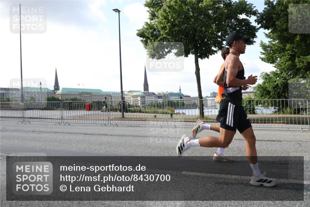 29.06.2025 - hella hamburg halbmarathon Lena Gebhardt http://msf.ph/oto/8430700 29.06.2025 09:44:46 Lombardsbrücke 1065, 1827, 2021, 2879, 3075, 3201, 3845, 3968, 4678, 5269, 5344, 5367, 6619, 7349, 8473, 8731, 8975, 9079, 10106, 10156, 10173, 10790, 10848, 11877, 12287, 12337, 12369, 13779, 13838, 13956, 14164, 14828, 15268, 15576, 15583, 15655, 15880, 16118, 16377, 16508, 16736, 17258, 17354, 18567, 18699, 19114 meine-sportfotos.de