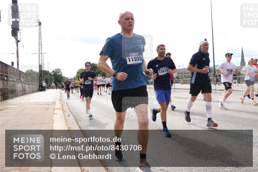 29.06.2025 - hella hamburg halbmarathon Lena Gebhardt http://msf.ph/oto/8430706 29.06.2025 10:19:54 Lombardsbrücke 7917, 11999, 12615, 14428, 16190, 1110, 1115, 1145, 1154, 1534, 1708, 2017, 2064, 2357, 2405, 2441, 2918, 2993, 2995, 3278, 3446, 3678, 4108, 4110, 4170, 4539, 4562, 4570, 4585, 4737, 4739, 4979, 5035, 5123, 5251, 5397, 5449, 5556, 5659, 5849, 5878, 6444, 6796, 6797, 6872, 6874, 6939, 7137, 7248, 7249, 7519, 7808, 7836, 7917, 8146, 8387, 8427, 8537, 8738, 9196, 9856, 10349, 10540, 10550, 10594, 10622, 10701, 11028, 11036 meine-sportfotos.de