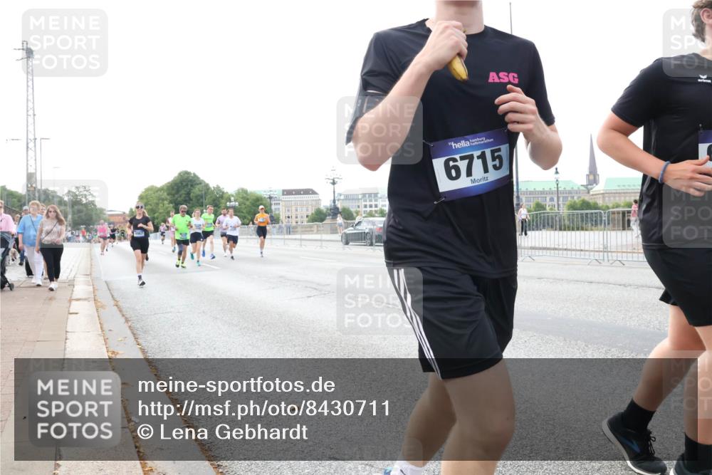 29.06.2025 - hella hamburg halbmarathon Lena Gebhardt http://msf.ph/oto/8430711 29.06.2025 10:07:32 Lombardsbrücke 6715, 1173, 1893, 2032, 2136, 2190, 3922, 4262, 4502, 4550, 5100, 5242, 5899, 6196, 6517, 6518, 6707, 6713, 6715, 6833, 6918, 7019, 7503, 7760, 9071, 9338, 9967, 10212, 10700, 10703, 11114, 11394, 11641, 11758, 12378, 12550, 15051, 15673, 16241, 16539, 16915, 17062, 17895, 18218, 18270, 18316, 18721, 19134 meine-sportfotos.de