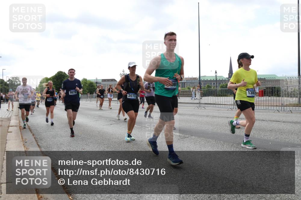 29.06.2025 - hella hamburg halbmarathon Lena Gebhardt http://msf.ph/oto/8430716 29.06.2025 10:44:05 Lombardsbrücke 5001, 16308, 9879, 2073, 980, 1306, 1023, 1026, 1095, 1306, 1310, 1345, 1400, 1459, 1519, 1802, 1804, 2073, 2186, 2343, 2610, 2692, 2733, 3065, 3288, 3596, 3597, 4496, 4627, 4636, 4866, 4898, 5001, 5127, 5192, 5201, 5293, 5647, 5730, 5731, 5890, 5902, 5905, 6036, 6334, 6895, 6971, 6973, 7205, 7206, 7326, 7489, 7504, 7610, 7818, 7842, 8000, 8058, 8272, 8591, 8763, 8870, 8957, 9073, 9510, 9704, 9879, 10097, 10223, 11955, 12322, 12803, 12995, 13906, 14123, 14654 meine-sportfotos.de