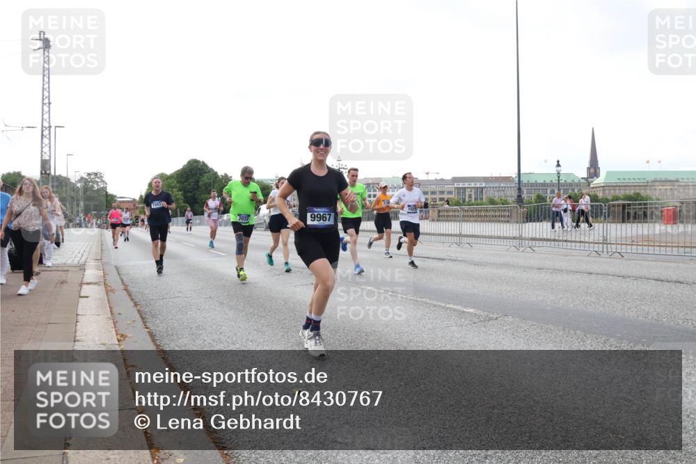 29.06.2025 - hella hamburg halbmarathon Lena Gebhardt http://msf.ph/oto/8430767 29.06.2025 10:07:35 Lombardsbrücke 1893, 2032, 9967, 1173, 1893, 2032, 2136, 2190, 2309, 3328, 3922, 4262, 4502, 4550, 5100, 5242, 5899, 6196, 6517, 6518, 6707, 6713, 6715, 6833, 6918, 7019, 7760, 9071, 9338, 9966, 9967, 10212, 10700, 10703, 11114, 11394, 11641, 11758, 12378, 12789, 15051, 15673, 16241, 16539, 16915, 17062, 18218, 18270, 18721, 19134 meine-sportfotos.de
