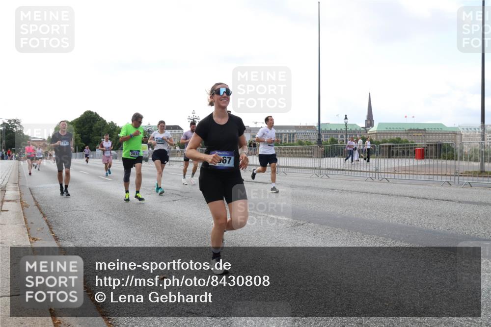 29.06.2025 - hella hamburg halbmarathon Lena Gebhardt http://msf.ph/oto/8430808 29.06.2025 10:07:35 Lombardsbrücke 1893, 2032, 15051, 67, 1173, 1893, 2032, 2136, 2190, 2309, 3328, 3922, 4262, 4502, 4550, 5100, 5242, 5899, 6196, 6517, 6518, 6707, 6713, 6715, 6833, 6918, 7019, 7760, 9071, 9338, 9966, 9967, 10212, 10700, 10703, 11114, 11394, 11641, 11758, 12378, 12789, 15051, 15673, 16241, 16539, 16915, 17062, 18218, 18270, 18721, 19134 meine-sportfotos.de
