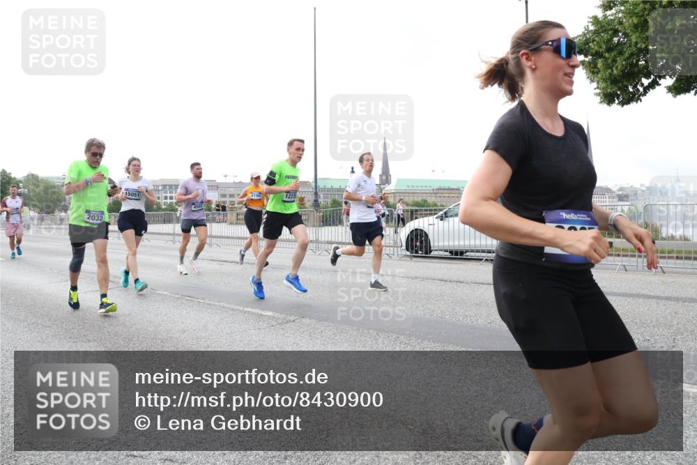 29.06.2025 - hella hamburg halbmarathon Lena Gebhardt http://msf.ph/oto/8430900 29.06.2025 10:07:36 Lombardsbrücke 2032, 15051, 6196, 1237, 1079, 1173, 1893, 2032, 2136, 2190, 2309, 3328, 3922, 4262, 4502, 4550, 5100, 5242, 5899, 6196, 6517, 6518, 6707, 6713, 6715, 6833, 6918, 7019, 7760, 9071, 9338, 9966, 9967, 10212, 10700, 10703, 11114, 11394, 11641, 11758, 12378, 12789, 15051, 15673, 16241, 16539, 16915, 17062, 18218, 18270, 18721, 19134 meine-sportfotos.de