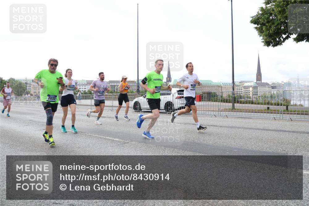 29.06.2025 - hella hamburg halbmarathon Lena Gebhardt http://msf.ph/oto/8430914 29.06.2025 10:07:36 Lombardsbrücke 2032, 15051, 1237, 1021, 1079, 1173, 1893, 2032, 2136, 2190, 2309, 3328, 3922, 4262, 4502, 4550, 5100, 5242, 5899, 6196, 6517, 6518, 6707, 6713, 6715, 6833, 6918, 7019, 7760, 9071, 9338, 9966, 9967, 10212, 10700, 10703, 11114, 11394, 11641, 11758, 12378, 12789, 15051, 15673, 16241, 16539, 16915, 17062, 18218, 18270, 18721, 19134 meine-sportfotos.de
