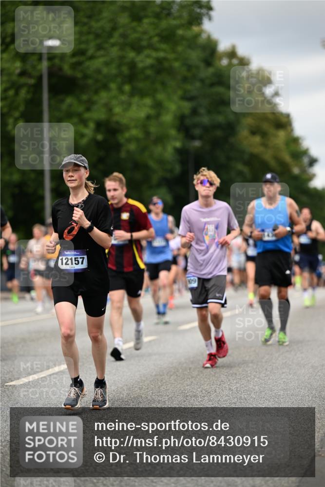 29.06.2025 - hella hamburg halbmarathon Dr. Thomas Lammeyer http://msf.ph/oto/8430915 29.06.2025 10:52:05 Kennedybrücke 1073, 1430, 1434, 1523, 1618, 2163, 2211, 2320, 2407, 2491, 2882, 3679, 4239, 4974, 5796, 6255, 6256, 6879, 7240, 8105, 8158, 8270, 9356, 9758, 10075, 10658, 10777, 10903, 11276 meine-sportfotos.de