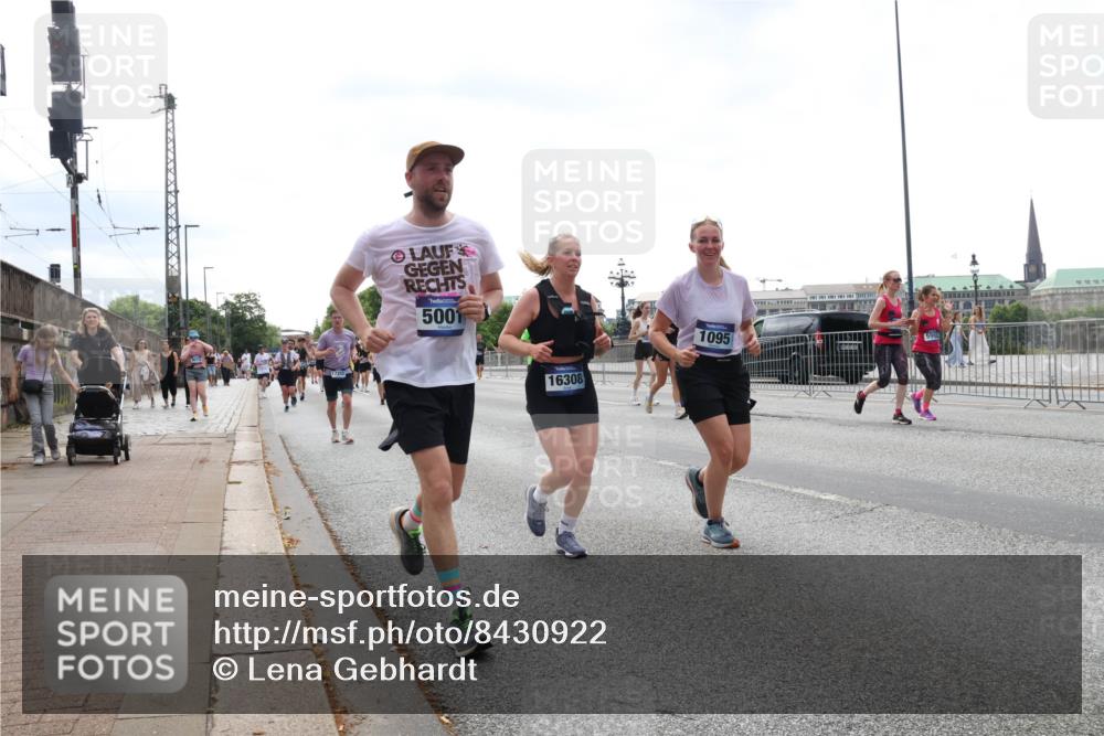 29.06.2025 - hella hamburg halbmarathon Lena Gebhardt http://msf.ph/oto/8430922 29.06.2025 10:44:07 Lombardsbrücke 5001, 16308, 1095, 1026, 1095, 1306, 1310, 1345, 1459, 1519, 1802, 1804, 2073, 2186, 2343, 2610, 2692, 2733, 3065, 3288, 3596, 3597, 4496, 4627, 4636, 4898, 5001, 5127, 5192, 5201, 5293, 5647, 5730, 5731, 5890, 5902, 5905, 6036, 6334, 6895, 6971, 6973, 7205, 7206, 7326, 7489, 7504, 7610, 7818, 7842, 8000, 8058, 8272, 8591, 8763, 8870, 8957, 9073, 9510, 9704, 9879, 10097, 10223, 11825, 11955, 12322, 12803, 12995, 13390, 13906, 14091, 14123, 14654 meine-sportfotos.de