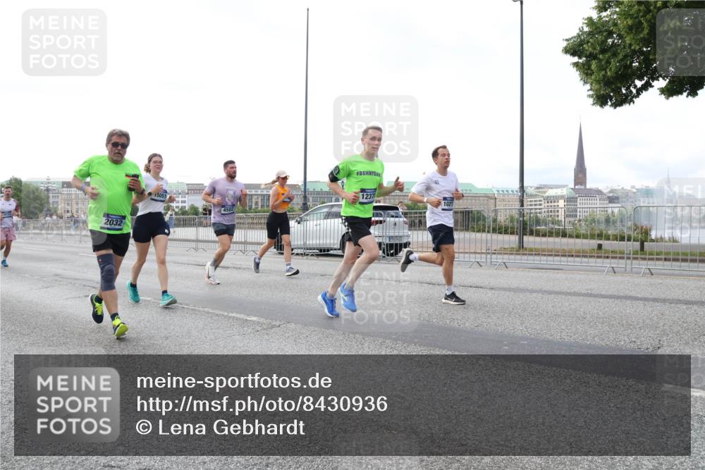 29.06.2025 - hella hamburg halbmarathon Lena Gebhardt http://msf.ph/oto/8430936 29.06.2025 10:07:36 Lombardsbrücke 2032, 150517, 1237, 1021, 4502, 1079, 1173, 1893, 2032, 2136, 2190, 2309, 3328, 3922, 4262, 4502, 4550, 5100, 5242, 5899, 6196, 6517, 6518, 6707, 6713, 6715, 6833, 6918, 7019, 7760, 9071, 9338, 9966, 9967, 10212, 10700, 10703, 11114, 11394, 11641, 11758, 12378, 12789, 15051, 15673, 16241, 16539, 16915, 17062, 18218, 18270, 18721, 19134 meine-sportfotos.de