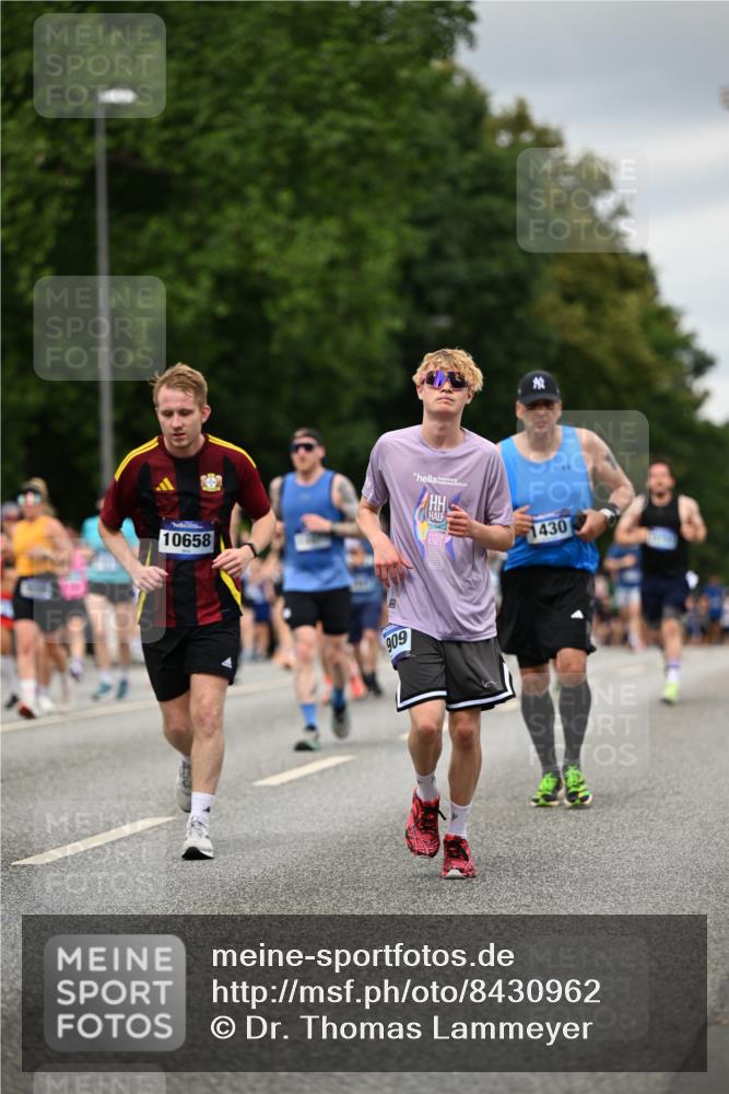 29.06.2025 - hella hamburg halbmarathon Dr. Thomas Lammeyer http://msf.ph/oto/8430962 29.06.2025 10:52:06 Kennedybrücke 1073, 1430, 1434, 1523, 1618, 2163, 2211, 2320, 2407, 2418, 2491, 2882, 3679, 4239, 4974, 5796, 6255, 6256, 6879, 7240, 8105, 8158, 8270, 9018, 9356, 9758, 10075, 10658, 10777, 10903, 11276 meine-sportfotos.de