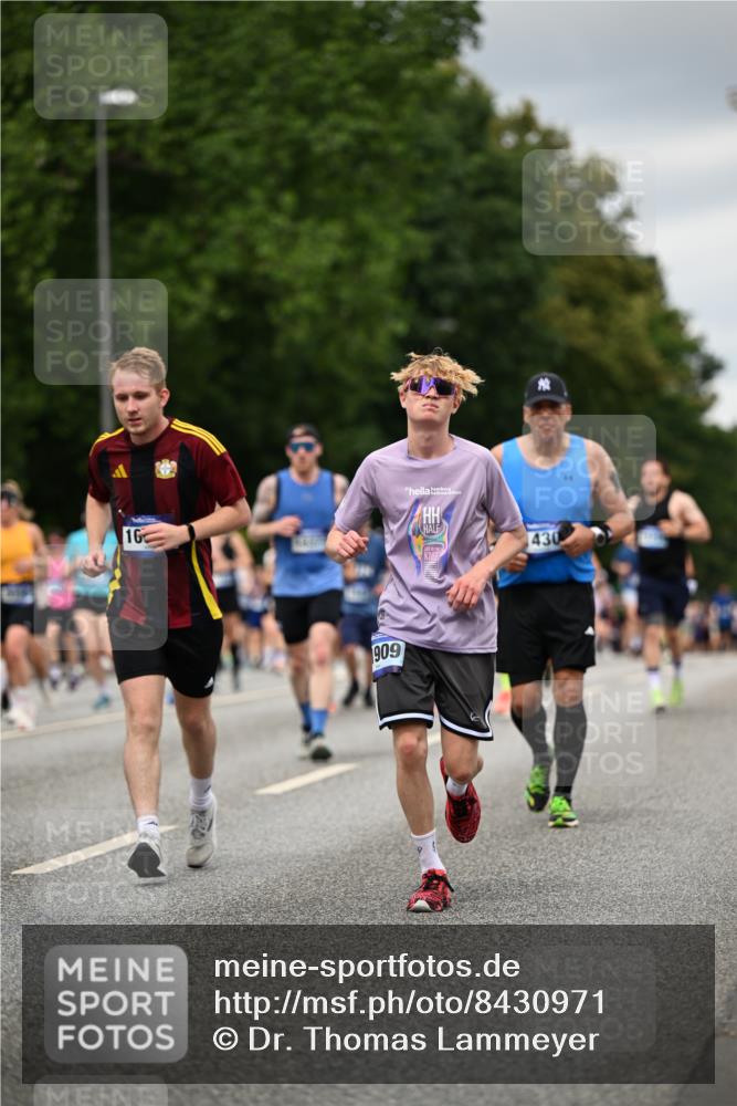 29.06.2025 - hella hamburg halbmarathon Dr. Thomas Lammeyer http://msf.ph/oto/8430971 29.06.2025 10:52:06 Kennedybrücke 1073, 1430, 1434, 1523, 1618, 2163, 2211, 2320, 2407, 2418, 2491, 2882, 3679, 4239, 4974, 5796, 6255, 6256, 6879, 7240, 8105, 8158, 8270, 9018, 9356, 9758, 10075, 10658, 10777, 10903, 11276 meine-sportfotos.de