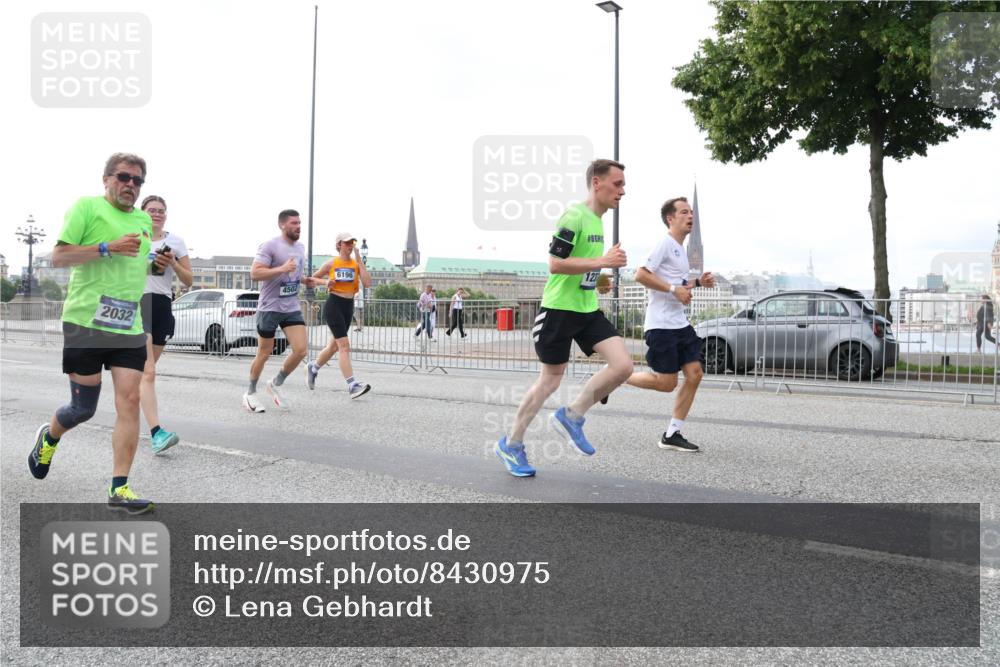 29.06.2025 - hella hamburg halbmarathon Lena Gebhardt http://msf.ph/oto/8430975 29.06.2025 10:07:37 Lombardsbrücke 2032, 4502, 6196, 123, 1079, 1173, 1893, 2032, 2136, 2190, 2309, 3328, 3922, 4262, 4502, 4550, 5100, 5242, 5899, 6196, 6517, 6518, 6707, 6713, 6715, 6833, 6918, 7019, 7760, 9071, 9338, 9966, 9967, 10212, 10700, 10703, 11114, 11394, 11641, 11758, 12378, 12789, 15051, 15673, 16241, 16539, 16915, 17062, 18218, 18270, 18721, 19134 meine-sportfotos.de