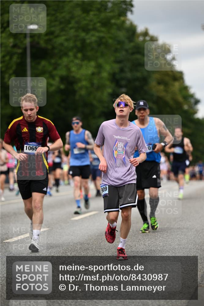 29.06.2025 - hella hamburg halbmarathon Dr. Thomas Lammeyer http://msf.ph/oto/8430987 29.06.2025 10:52:07 Kennedybrücke 1073, 1430, 1434, 1523, 1618, 2163, 2211, 2320, 2407, 2418, 2491, 2882, 3679, 4239, 4974, 5796, 6255, 6256, 6879, 7240, 8105, 8158, 8270, 9018, 9356, 9758, 10075, 10658, 10777, 10903, 11276 meine-sportfotos.de