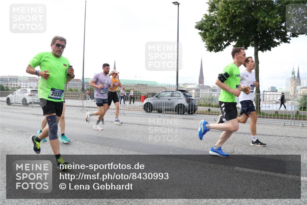 29.06.2025 - hella hamburg halbmarathon Lena Gebhardt http://msf.ph/oto/8430993 29.06.2025 10:07:37 Lombardsbrücke 2032, 4502, 102, 1079, 1173, 1893, 2032, 2136, 2190, 2309, 3328, 3922, 4262, 4502, 4550, 5100, 5242, 5899, 6196, 6517, 6518, 6707, 6713, 6715, 6833, 6918, 7019, 7760, 9071, 9338, 9966, 9967, 10212, 10700, 10703, 11114, 11394, 11641, 11758, 12378, 12789, 15051, 15673, 16241, 16539, 16915, 17062, 18218, 18270, 18721, 19134 meine-sportfotos.de