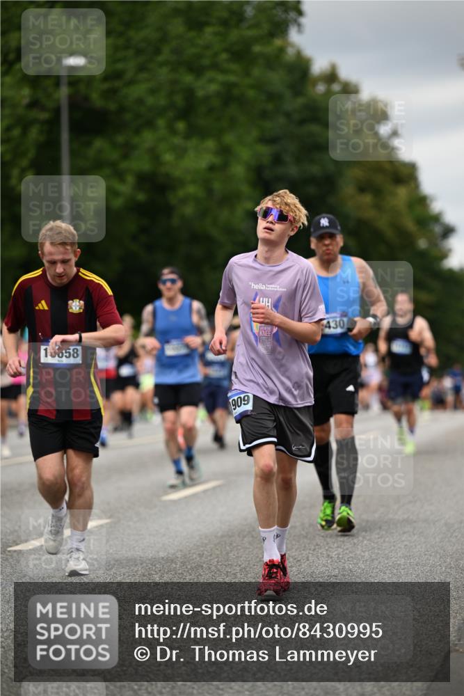 29.06.2025 - hella hamburg halbmarathon Dr. Thomas Lammeyer http://msf.ph/oto/8430995 29.06.2025 10:52:07 Kennedybrücke 1073, 1430, 1434, 1523, 1618, 2163, 2211, 2320, 2407, 2418, 2491, 2882, 3679, 4239, 4974, 5796, 6255, 6256, 6879, 7240, 8105, 8158, 8270, 9018, 9356, 9758, 10075, 10658, 10777, 10903, 11276 meine-sportfotos.de