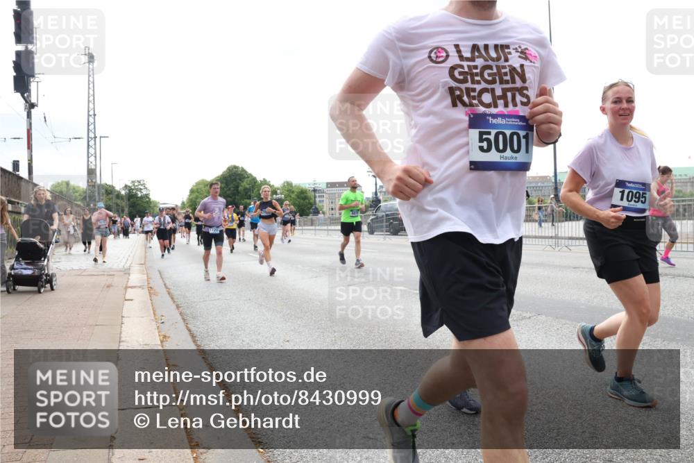 29.06.2025 - hella hamburg halbmarathon Lena Gebhardt http://msf.ph/oto/8430999 29.06.2025 10:44:08 Lombardsbrücke 5001, 1095, 1026, 1095, 1306, 1310, 1345, 1459, 1519, 1802, 1804, 2073, 2186, 2343, 2610, 2692, 2733, 3065, 3288, 3596, 3597, 4496, 4627, 4636, 4898, 5001, 5127, 5192, 5201, 5293, 5647, 5730, 5731, 5890, 5902, 5905, 6036, 6334, 6895, 6971, 6973, 7205, 7206, 7326, 7489, 7504, 7610, 7818, 7842, 8000, 8058, 8272, 8591, 8763, 8870, 8957, 9073, 9510, 9704, 9879, 10097, 10223, 11825, 11955, 12322, 12803, 12995, 13330, 13390, 13906, 14091, 14123, 14654 meine-sportfotos.de