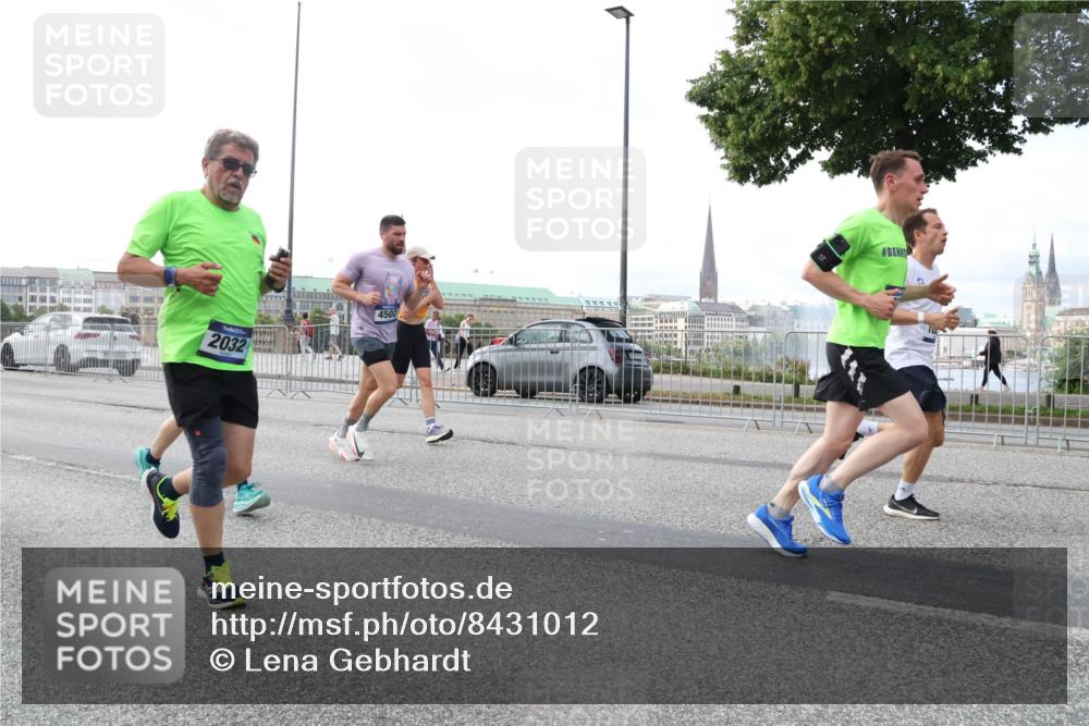 29.06.2025 - hella hamburg halbmarathon Lena Gebhardt http://msf.ph/oto/8431012 29.06.2025 10:07:37 Lombardsbrücke 2032, 4502, 1079, 1173, 1893, 2032, 2136, 2190, 2309, 3328, 3922, 4262, 4502, 4550, 5100, 5242, 5899, 6196, 6517, 6518, 6707, 6713, 6715, 6833, 6918, 7019, 7760, 9071, 9338, 9966, 9967, 10212, 10700, 10703, 11114, 11394, 11641, 11758, 12378, 12789, 15051, 15673, 16241, 16539, 16915, 17062, 18218, 18270, 18721, 19134 meine-sportfotos.de