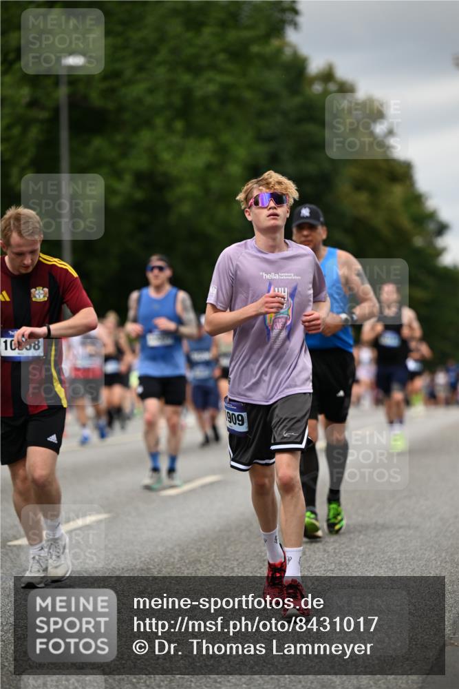 29.06.2025 - hella hamburg halbmarathon Dr. Thomas Lammeyer http://msf.ph/oto/8431017 29.06.2025 10:52:07 Kennedybrücke 1073, 1430, 1434, 1523, 1618, 2163, 2211, 2320, 2407, 2418, 2491, 2882, 3679, 4239, 4974, 5796, 6255, 6256, 6879, 7240, 8105, 8158, 8270, 9018, 9356, 9758, 10075, 10658, 10777, 10903, 11276 meine-sportfotos.de