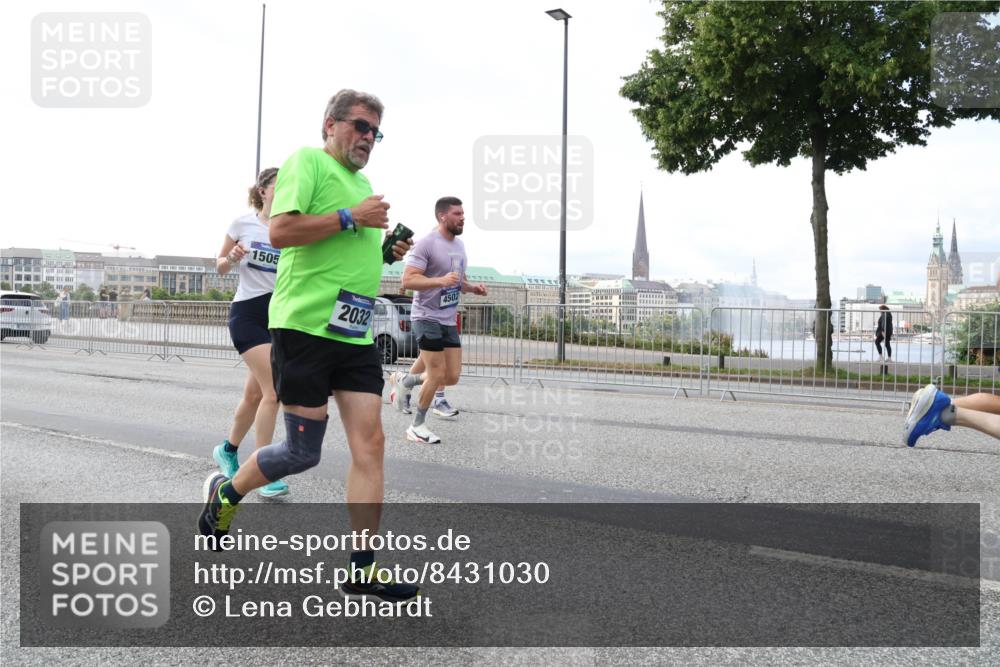 29.06.2025 - hella hamburg halbmarathon Lena Gebhardt http://msf.ph/oto/8431030 29.06.2025 10:07:37 Lombardsbrücke 1505, 2032, 4502, 1079, 1173, 1893, 2032, 2136, 2190, 2309, 3328, 3922, 4262, 4502, 4550, 5100, 5242, 5899, 6196, 6517, 6518, 6707, 6713, 6715, 6833, 6918, 7019, 7760, 9071, 9338, 9966, 9967, 10212, 10700, 10703, 11114, 11394, 11641, 11758, 12378, 12789, 15051, 15673, 16241, 16539, 16915, 17062, 18218, 18270, 18721, 19134 meine-sportfotos.de