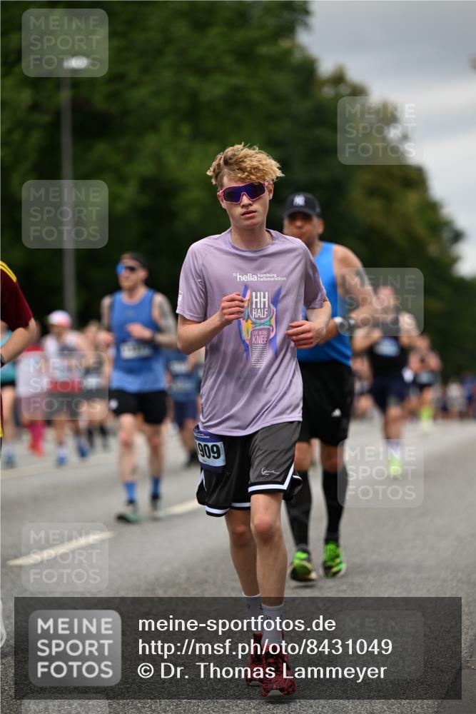 29.06.2025 - hella hamburg halbmarathon Dr. Thomas Lammeyer http://msf.ph/oto/8431049 29.06.2025 10:52:08 Kennedybrücke 1073, 1430, 1434, 1523, 1618, 2163, 2195, 2211, 2320, 2407, 2418, 2491, 2882, 3679, 4239, 4974, 5796, 6255, 6256, 6879, 7240, 8105, 8158, 8270, 9018, 9356, 9758, 10075, 10658, 10777, 10903, 11276 meine-sportfotos.de