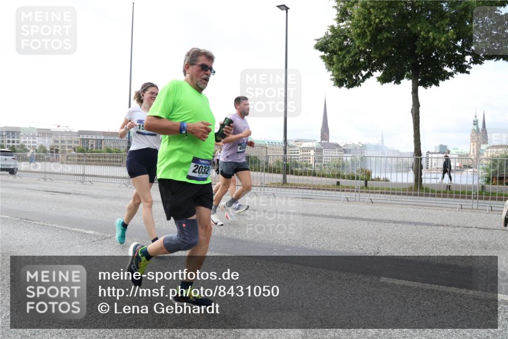 29.06.2025 - hella hamburg halbmarathon Lena Gebhardt http://msf.ph/oto/8431050 29.06.2025 10:07:37 Lombardsbrücke 2032, 1079, 1173, 1893, 2032, 2136, 2190, 2309, 3328, 3922, 4262, 4502, 4550, 5100, 5242, 5899, 6196, 6517, 6518, 6707, 6713, 6715, 6833, 6918, 7019, 7760, 9071, 9338, 9966, 9967, 10212, 10700, 10703, 11114, 11394, 11641, 11758, 12378, 12789, 15051, 15673, 16241, 16539, 16915, 17062, 18218, 18270, 18721, 19134 meine-sportfotos.de