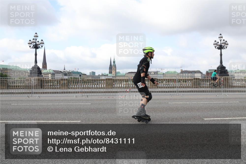 29.06.2025 - hella hamburg halbmarathon Lena Gebhardt http://msf.ph/oto/8431111 29.06.2025 09:00:26 Lombardsbrücke 23 meine-sportfotos.de