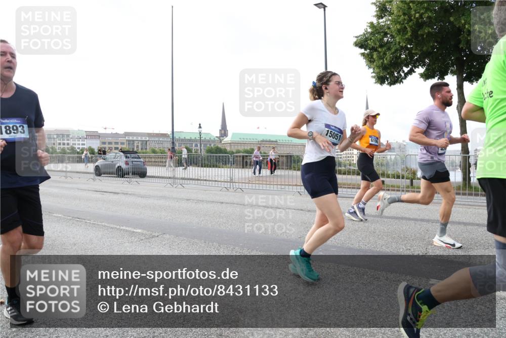 29.06.2025 - hella hamburg halbmarathon Lena Gebhardt http://msf.ph/oto/8431133 29.06.2025 10:07:38 Lombardsbrücke 893, 15051, 6196, 1079, 1173, 1893, 2032, 2136, 2190, 2309, 3328, 3922, 4228, 4262, 4502, 4550, 4864, 5100, 5242, 5899, 6196, 6517, 6518, 6707, 6713, 6715, 6833, 6918, 7019, 7760, 9071, 9338, 9966, 9967, 10212, 10700, 10703, 11114, 11394, 11641, 11758, 12378, 12789, 13458, 15051, 15673, 16241, 16539, 16915, 17062, 18218, 18270, 18721, 19134 meine-sportfotos.de