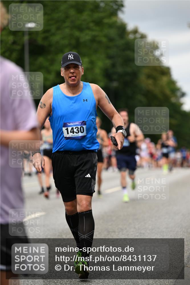 29.06.2025 - hella hamburg halbmarathon Dr. Thomas Lammeyer http://msf.ph/oto/8431137 29.06.2025 10:52:10 Kennedybrücke 1073, 1430, 1434, 1523, 1618, 2163, 2195, 2320, 2407, 2418, 2491, 2882, 2994, 3468, 3679, 4239, 4588, 4974, 5796, 6255, 6256, 6879, 7240, 8105, 8158, 8270, 9018, 9356, 10075, 10658, 10777, 10903, 11276 meine-sportfotos.de