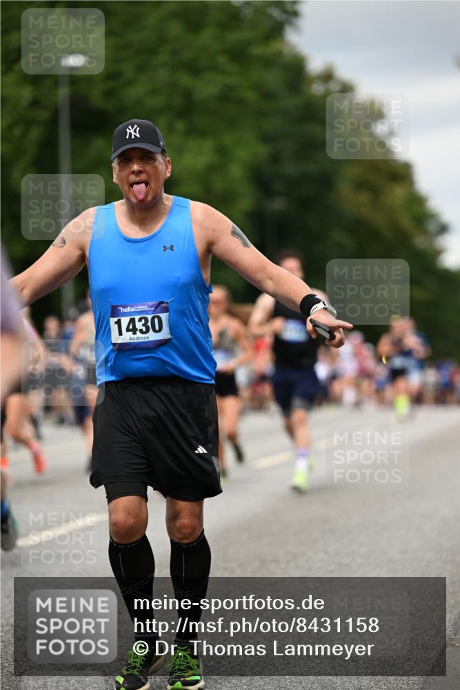 29.06.2025 - hella hamburg halbmarathon Dr. Thomas Lammeyer http://msf.ph/oto/8431158 29.06.2025 10:52:10 Kennedybrücke 1073, 1430, 1434, 1523, 1618, 2163, 2195, 2320, 2407, 2418, 2491, 2882, 2994, 3468, 3679, 4239, 4588, 4974, 5796, 6255, 6256, 6879, 7240, 8105, 8158, 8270, 9018, 9356, 10075, 10658, 10777, 10903, 11276 meine-sportfotos.de