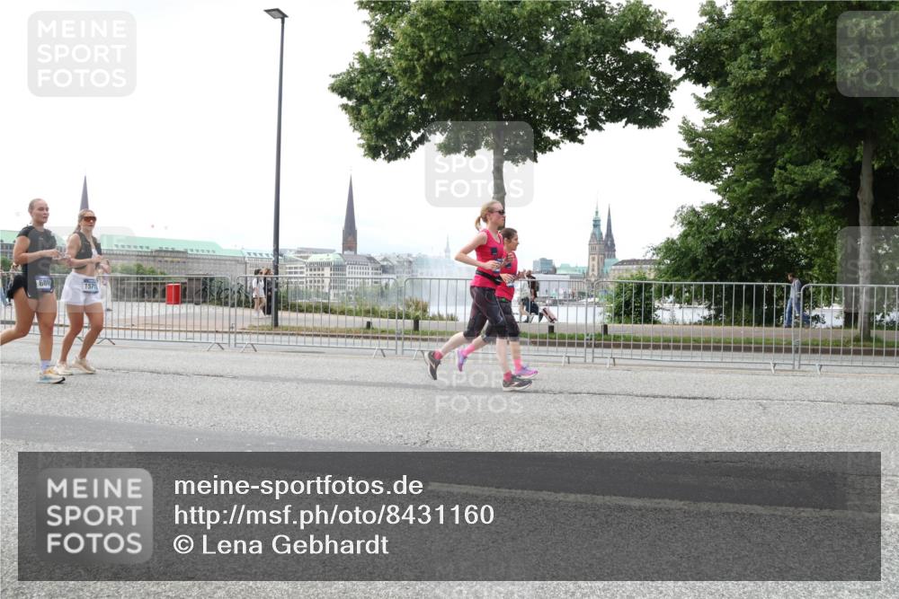 29.06.2025 - hella hamburg halbmarathon Lena Gebhardt http://msf.ph/oto/8431160 29.06.2025 10:44:10 Lombardsbrücke 689, 1571, 1026, 1095, 1306, 1345, 1459, 1519, 1802, 1804, 2073, 2186, 2343, 2610, 2692, 2733, 3065, 3288, 3596, 3597, 4496, 4627, 4636, 4898, 5001, 5127, 5192, 5201, 5293, 5647, 5730, 5731, 5890, 5902, 5905, 6036, 6334, 6895, 7205, 7206, 7326, 7489, 7610, 7818, 7842, 8000, 8058, 8272, 8591, 8763, 8870, 8957, 9073, 9510, 9704, 9879, 10097, 10223, 10303, 10304, 11825, 11955, 12322, 12803, 12995, 13330, 13390, 13906, 14091, 14123, 14654 meine-sportfotos.de