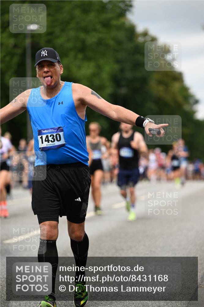 29.06.2025 - hella hamburg halbmarathon Dr. Thomas Lammeyer http://msf.ph/oto/8431168 29.06.2025 10:52:10 Kennedybrücke 1073, 1430, 1434, 1523, 1618, 2163, 2195, 2320, 2407, 2418, 2491, 2882, 2994, 3468, 3679, 4239, 4588, 4974, 5796, 6255, 6256, 6879, 7240, 8105, 8158, 8270, 9018, 9356, 10075, 10658, 10777, 10903, 11276 meine-sportfotos.de