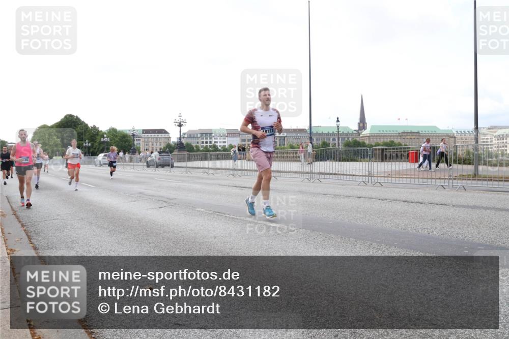 29.06.2025 - hella hamburg halbmarathon Lena Gebhardt http://msf.ph/oto/8431182 29.06.2025 10:07:39 Lombardsbrücke 18721, 1079, 1173, 1893, 2032, 2136, 2190, 2309, 3328, 3922, 4228, 4502, 4550, 4864, 5100, 5242, 5899, 6196, 6517, 6518, 6707, 6713, 6715, 6833, 6918, 7019, 7760, 9071, 9338, 9966, 9967, 10212, 10700, 10703, 11114, 11394, 11641, 11758, 12378, 12789, 13458, 15051, 15673, 16241, 16539, 16915, 17062, 18218, 18270, 18531, 18721, 19134 meine-sportfotos.de