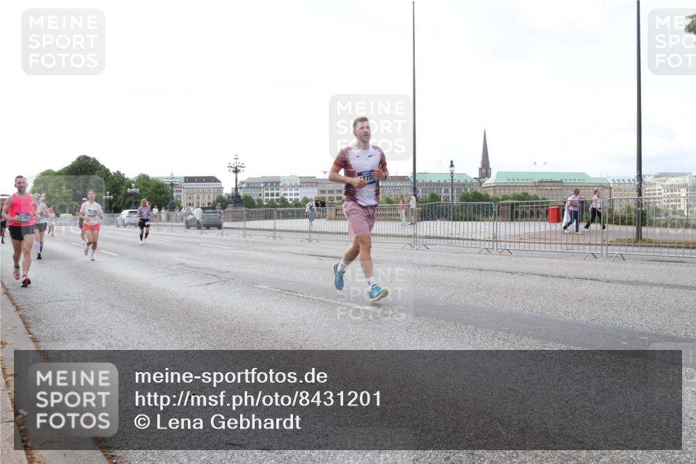 29.06.2025 - hella hamburg halbmarathon Lena Gebhardt http://msf.ph/oto/8431201 29.06.2025 10:07:39 Lombardsbrücke 436, 1079, 1173, 1893, 2032, 2136, 2190, 2309, 3328, 3922, 4228, 4502, 4550, 4864, 5100, 5242, 5899, 6196, 6517, 6518, 6707, 6713, 6715, 6833, 6918, 7019, 7760, 9071, 9338, 9966, 9967, 10212, 10700, 10703, 11114, 11394, 11641, 11758, 12378, 12789, 13458, 15051, 15673, 16241, 16539, 16915, 17062, 18218, 18270, 18531, 18721, 19134 meine-sportfotos.de