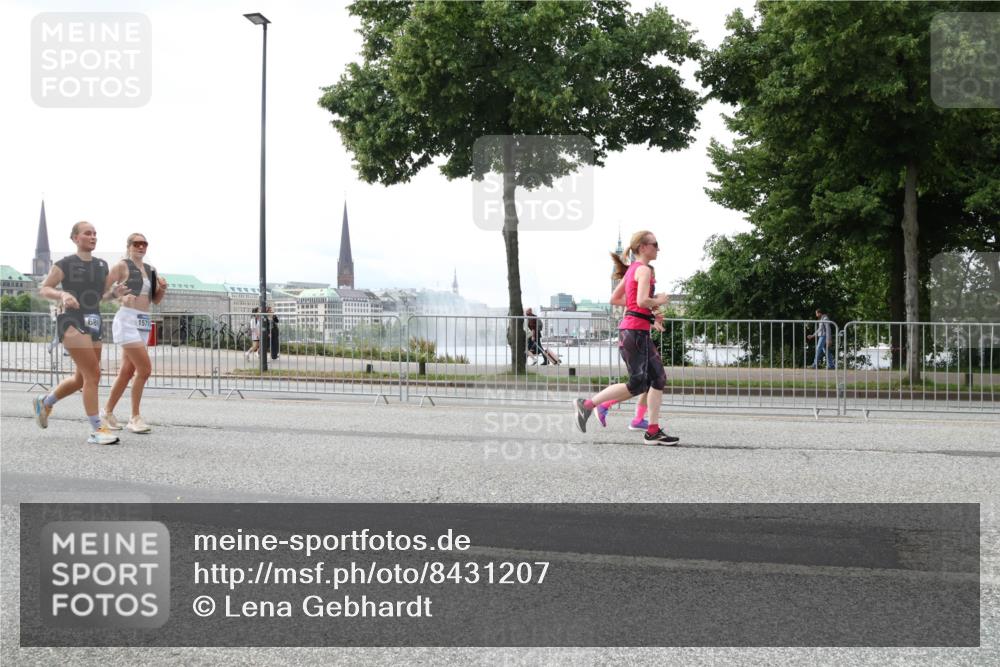 29.06.2025 - hella hamburg halbmarathon Lena Gebhardt http://msf.ph/oto/8431207 29.06.2025 10:44:10 Lombardsbrücke 689, 1571, 1026, 1095, 1306, 1345, 1459, 1519, 1802, 1804, 2073, 2186, 2343, 2610, 2692, 2733, 3065, 3288, 3596, 3597, 4496, 4627, 4636, 4898, 5001, 5127, 5192, 5201, 5293, 5647, 5730, 5731, 5890, 5902, 5905, 6036, 6334, 6895, 7205, 7206, 7326, 7489, 7610, 7818, 7842, 8000, 8058, 8272, 8591, 8763, 8870, 8957, 9073, 9510, 9704, 9879, 10097, 10223, 10303, 10304, 11825, 11955, 12322, 12803, 12995, 13330, 13390, 13906, 14091, 14123, 14654 meine-sportfotos.de