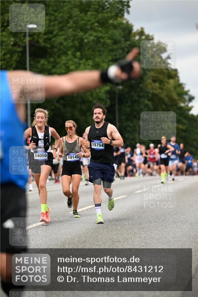 29.06.2025 - hella hamburg halbmarathon Dr. Thomas Lammeyer http://msf.ph/oto/8431212 29.06.2025 10:52:11 Kennedybrücke 1045, 1073, 1430, 1434, 1523, 1618, 2163, 2195, 2320, 2407, 2418, 2491, 2882, 2994, 3468, 3679, 4037, 4239, 4588, 4974, 5796, 6255, 6256, 6879, 7240, 8105, 8158, 8270, 9018, 9356, 10075, 10658, 10777, 10903, 11276 meine-sportfotos.de